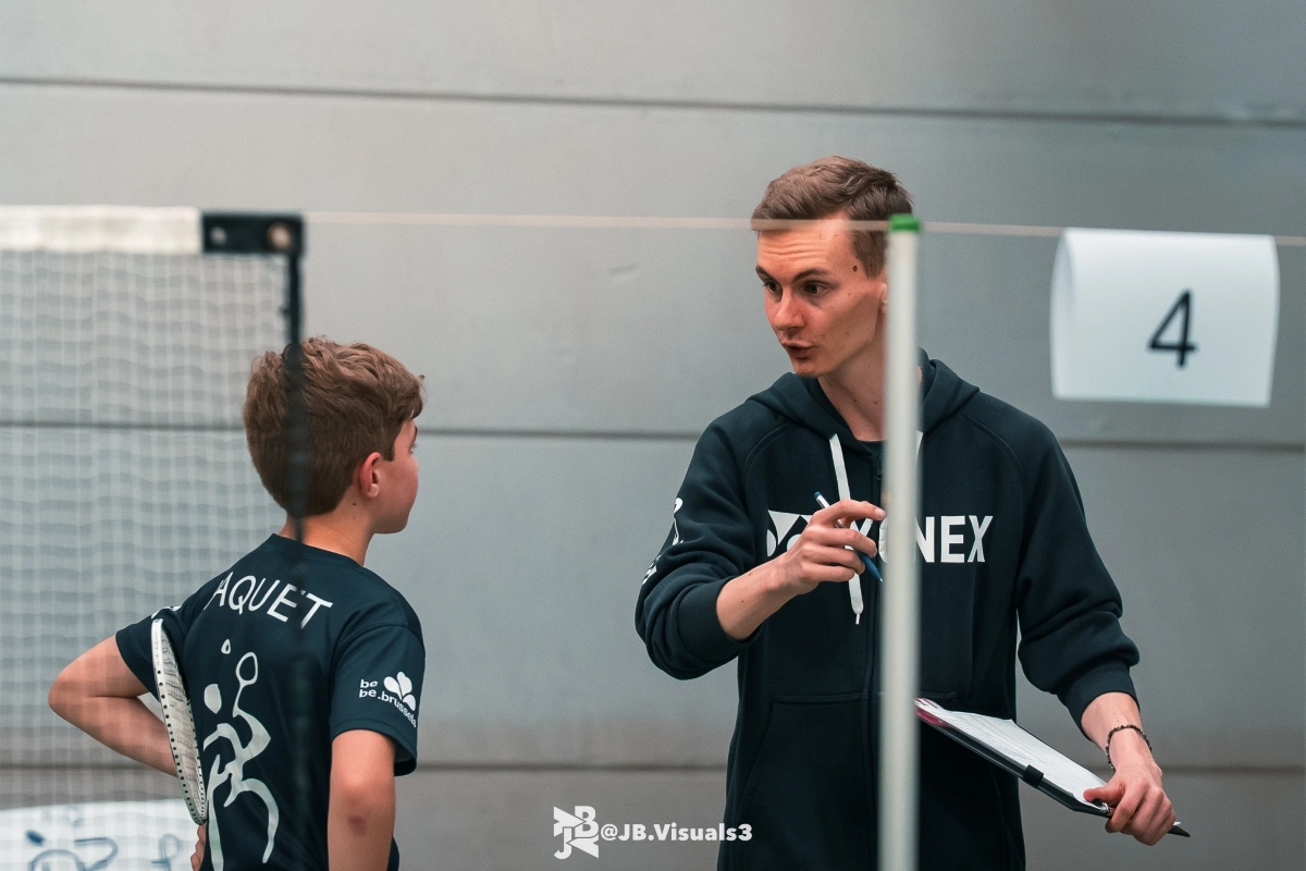 Jeune garçon coaching tournoi Coupe Ecoles des Jeunes